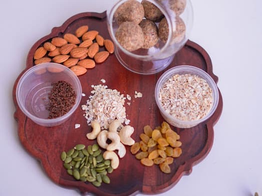 Oats Laddoo — Rasoi Tales